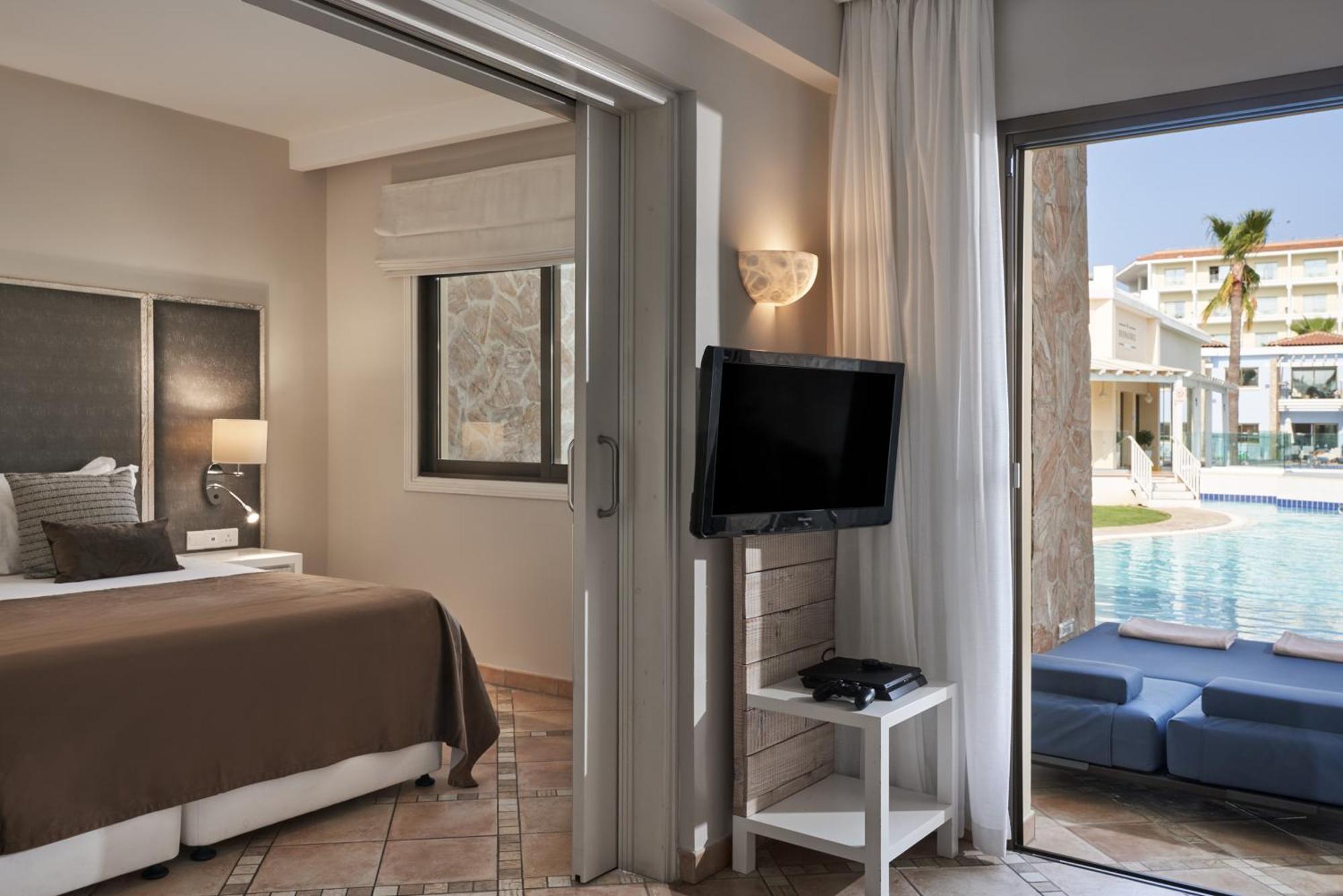 Premium One Bedroom Suite Swim up